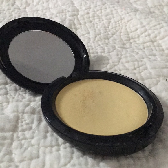 Color correcting compact - Picture 3 of 4